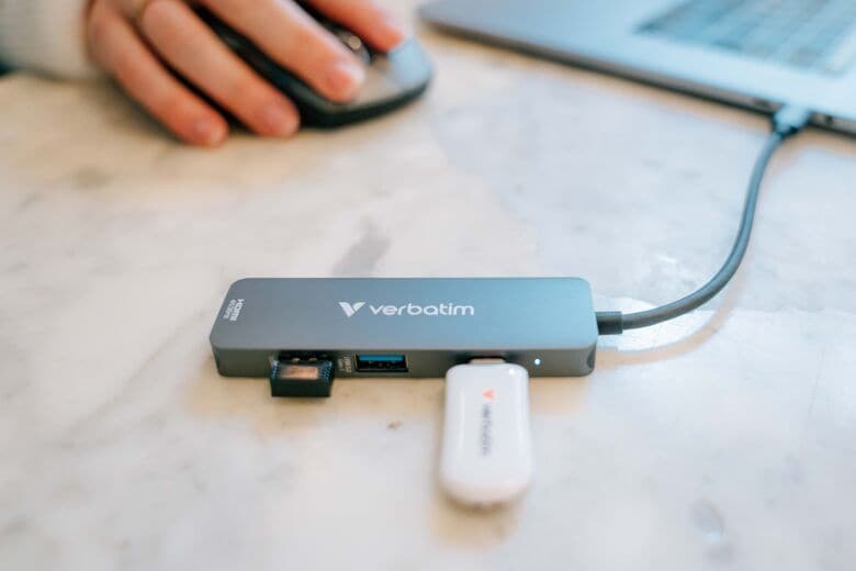 VERBATIM USB-C Essentials Multiport Hub 4 Anschlüsse_1