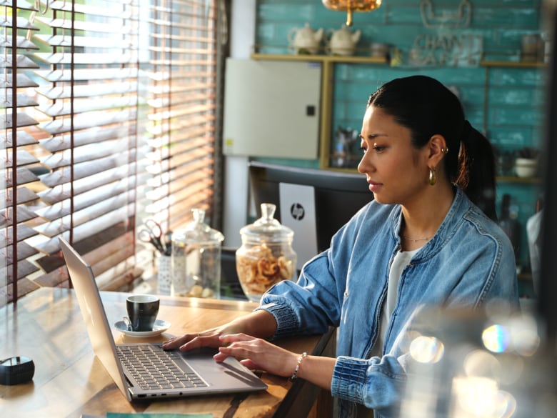 HP ZBook 8 G1a 14 A3ZT3ET_23