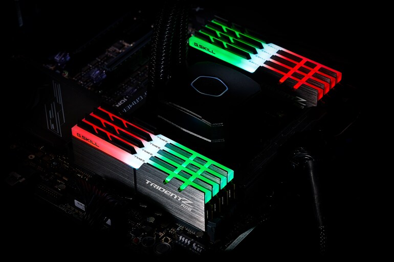 G.SKILL Trident Z RGB Schwarz 32GB Kit (4x8GB) DDR4-2400 CL15